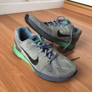 Size 9 1/2 lightly used nike shoes